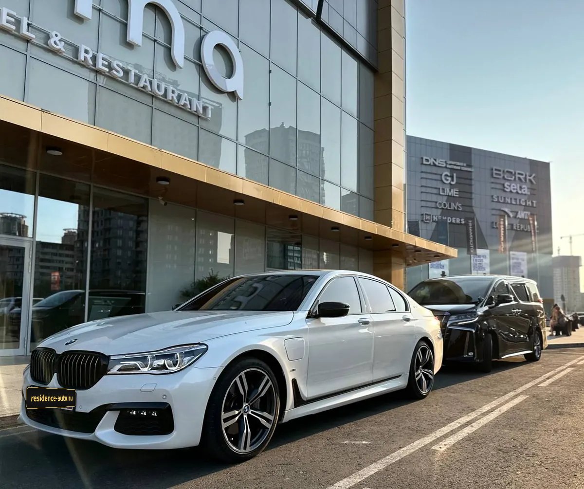 BMW 7 Series — фото 1
