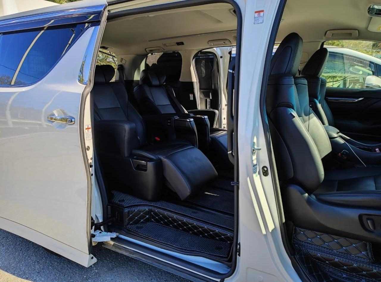 Toyota Alphard — фото 19