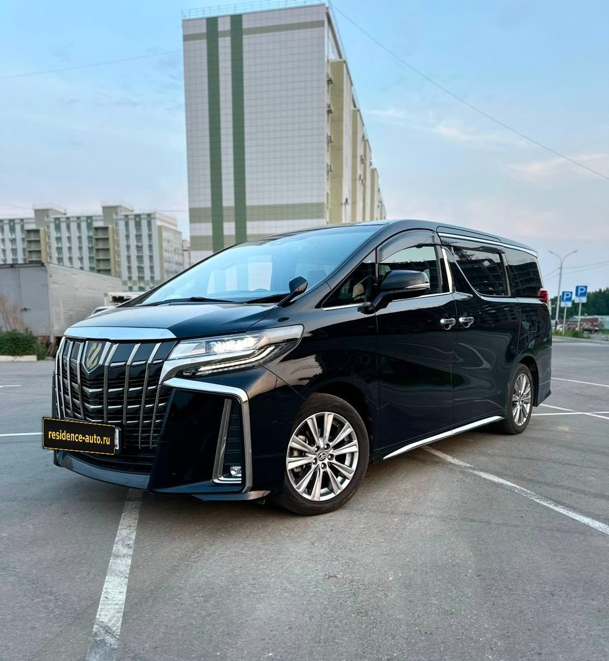Toyota Alphard — фото 21