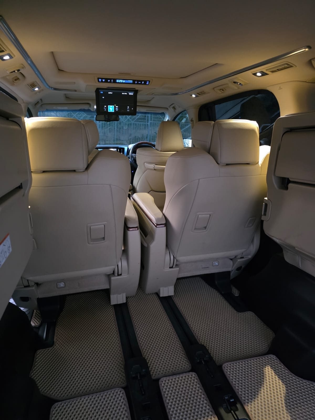 Toyota Alphard — фото 32