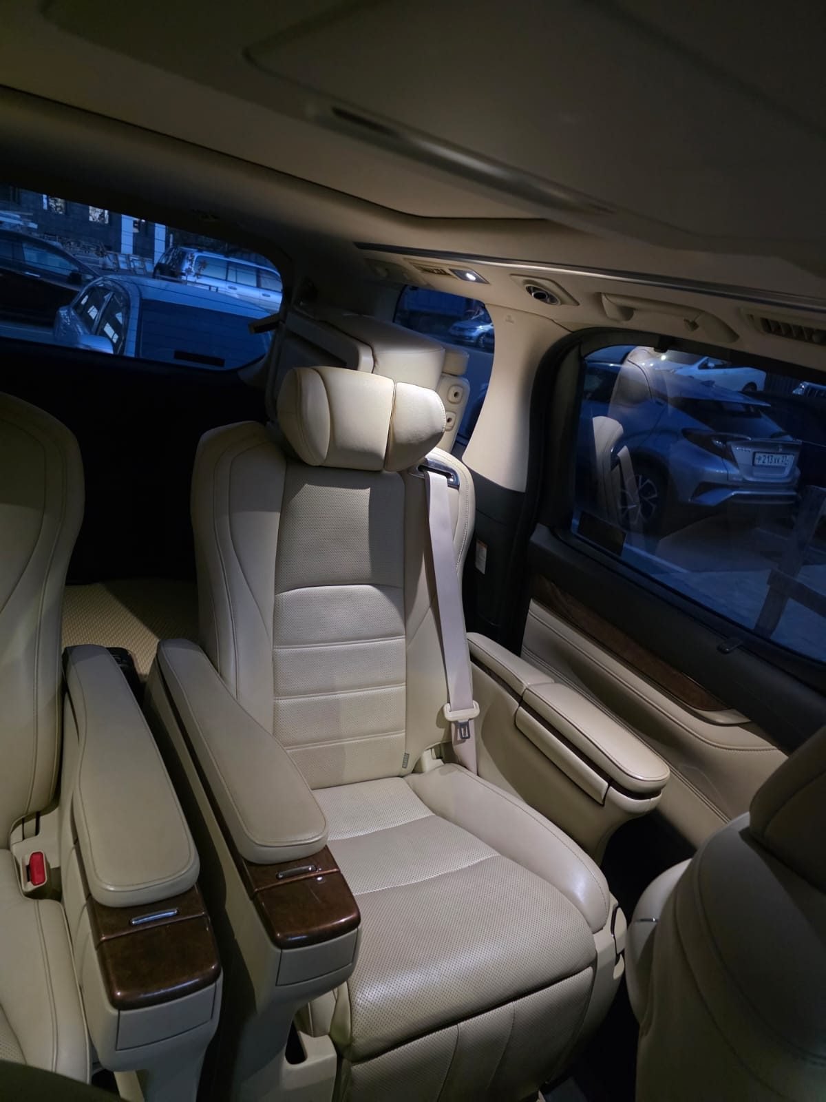 Toyota Alphard — фото 33