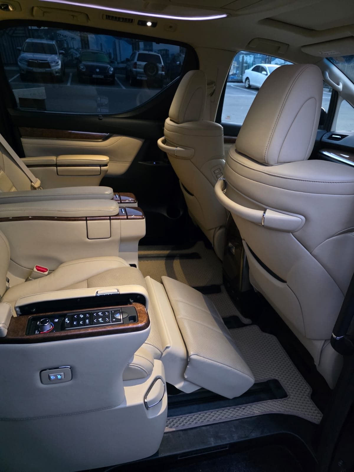 Toyota Alphard — фото 34