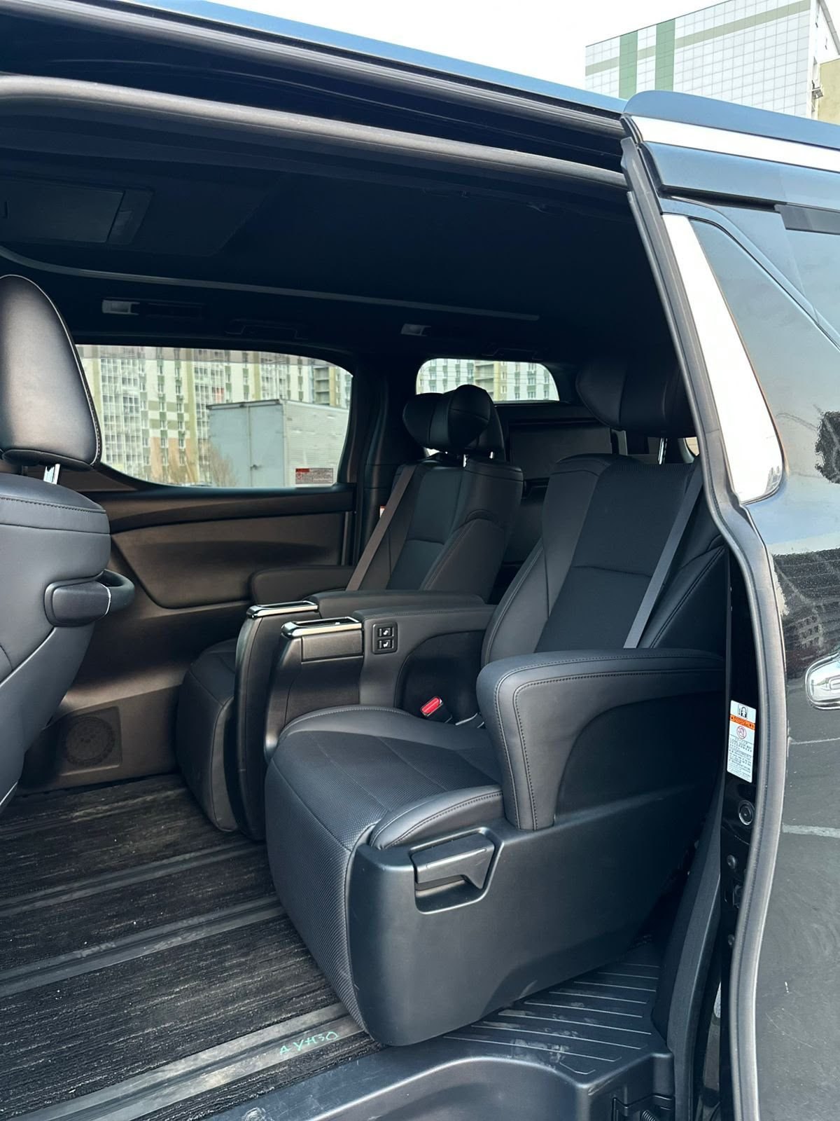 Toyota Alphard — фото 36
