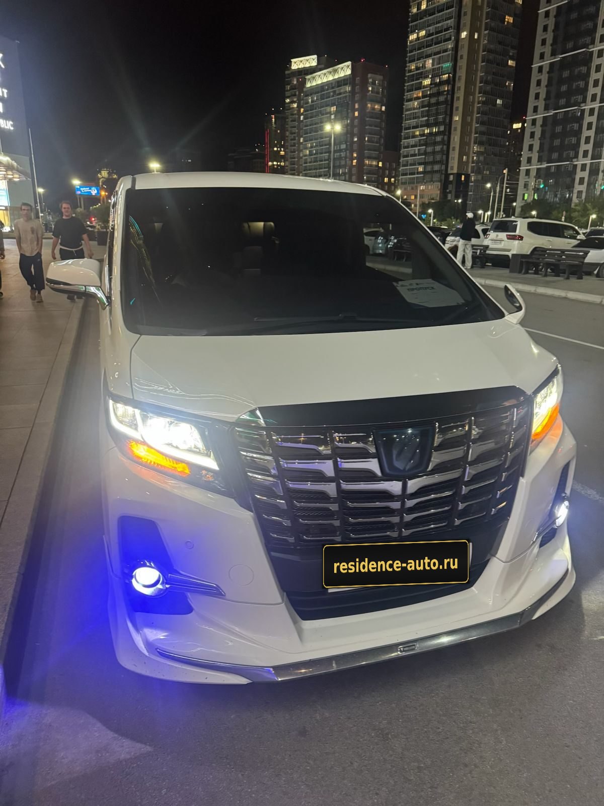 Toyota Alphard — фото 38