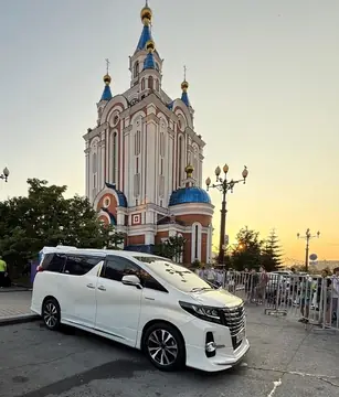 Toyota Alphard — фото 32