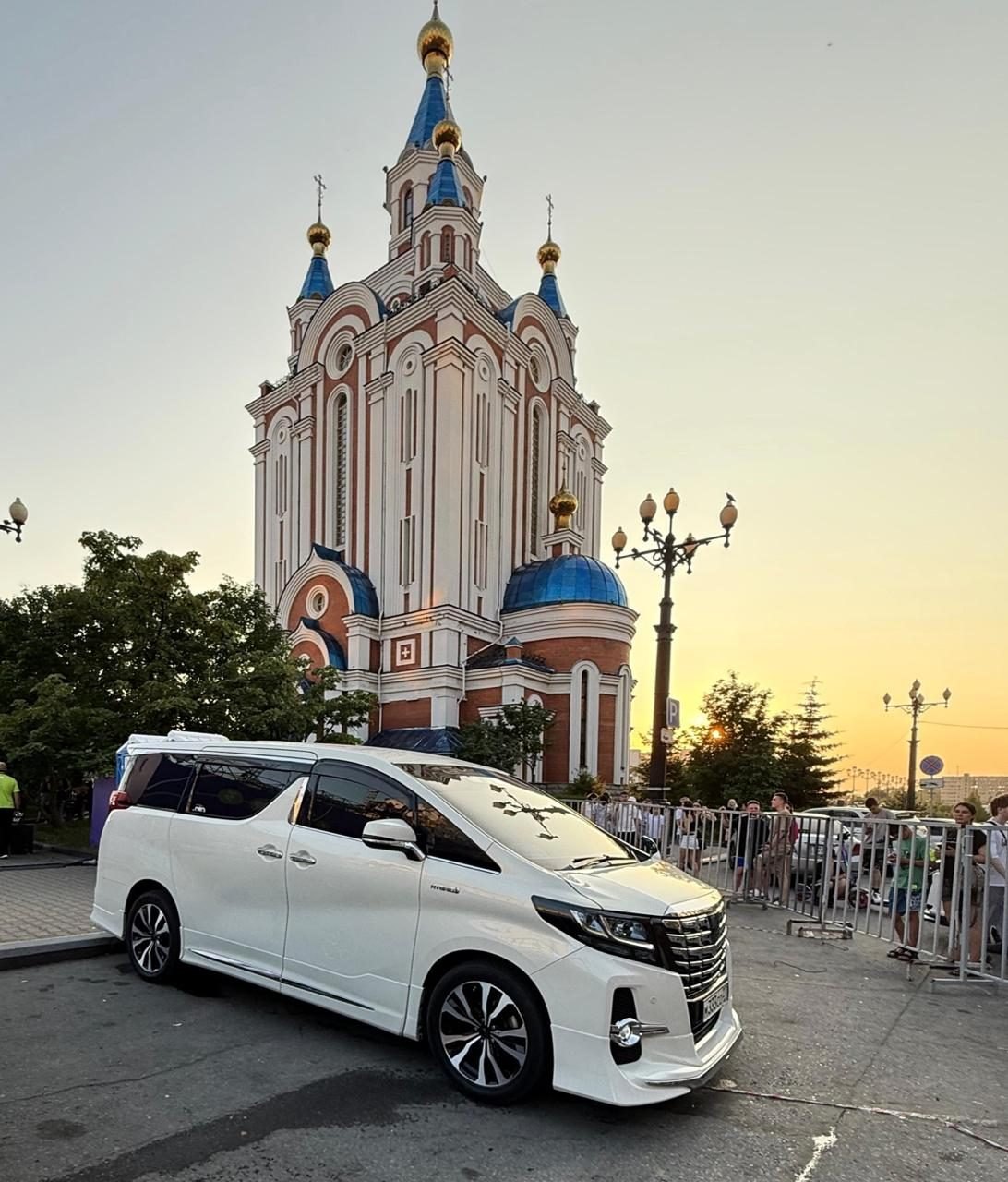 Toyota Alphard — фото 39