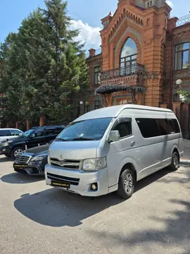 Toyota Hiace — фото 12