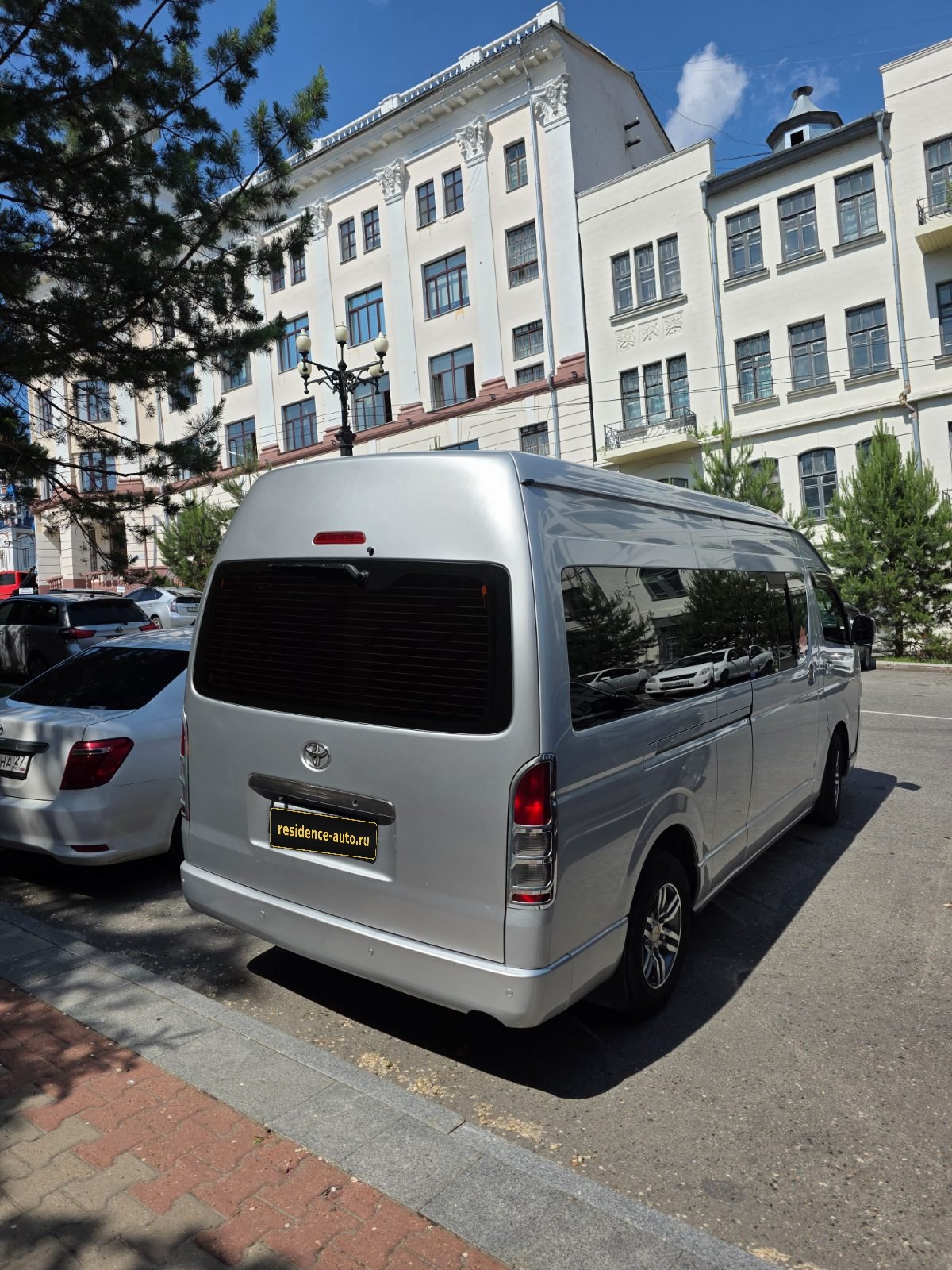 Toyota Hiace — фото 14