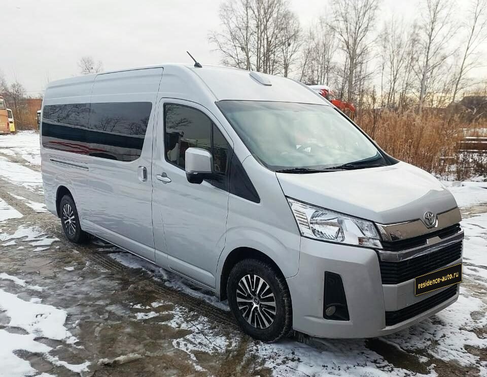 Toyota Hiace — фото 17