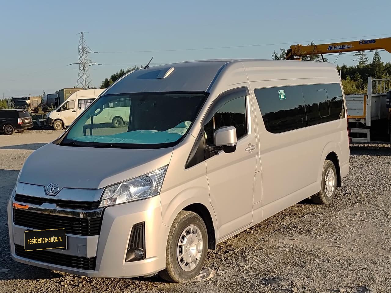 Toyota Hiace — фото 4