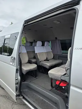 Toyota Hiace — фото 9