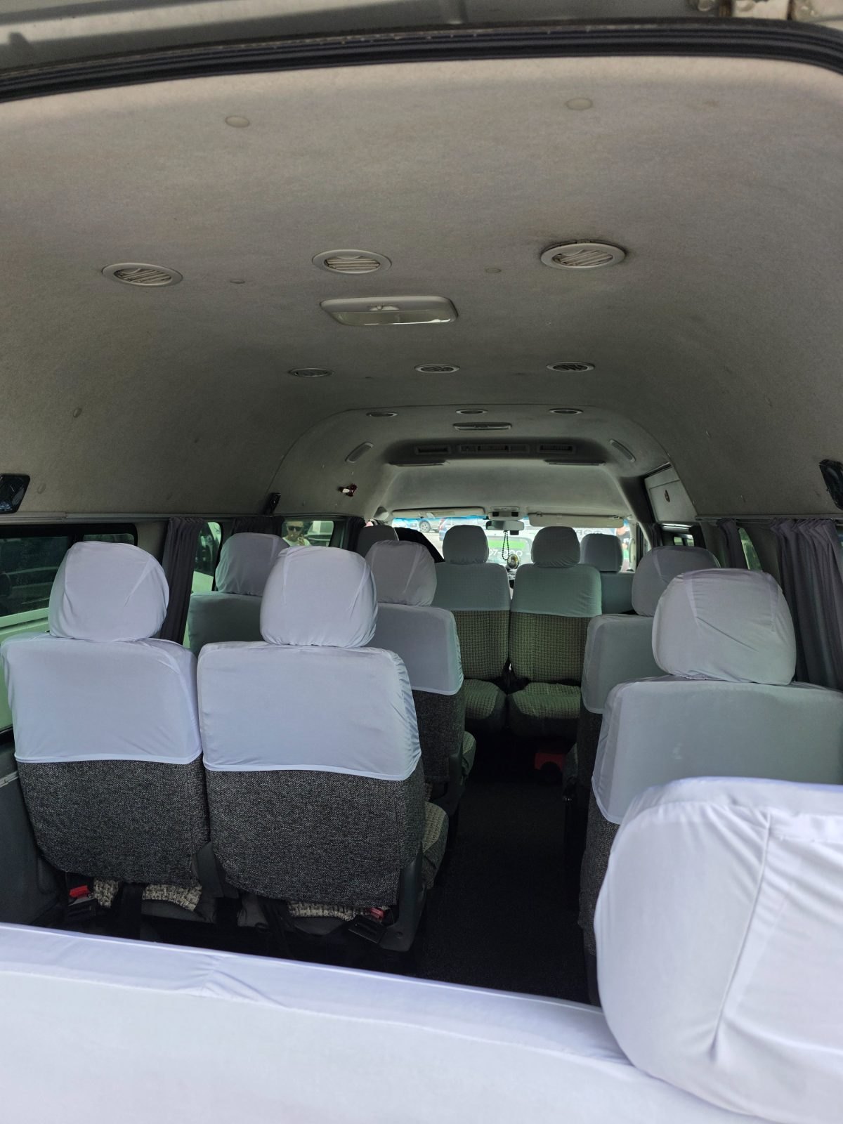 Toyota Hiace — фото 10