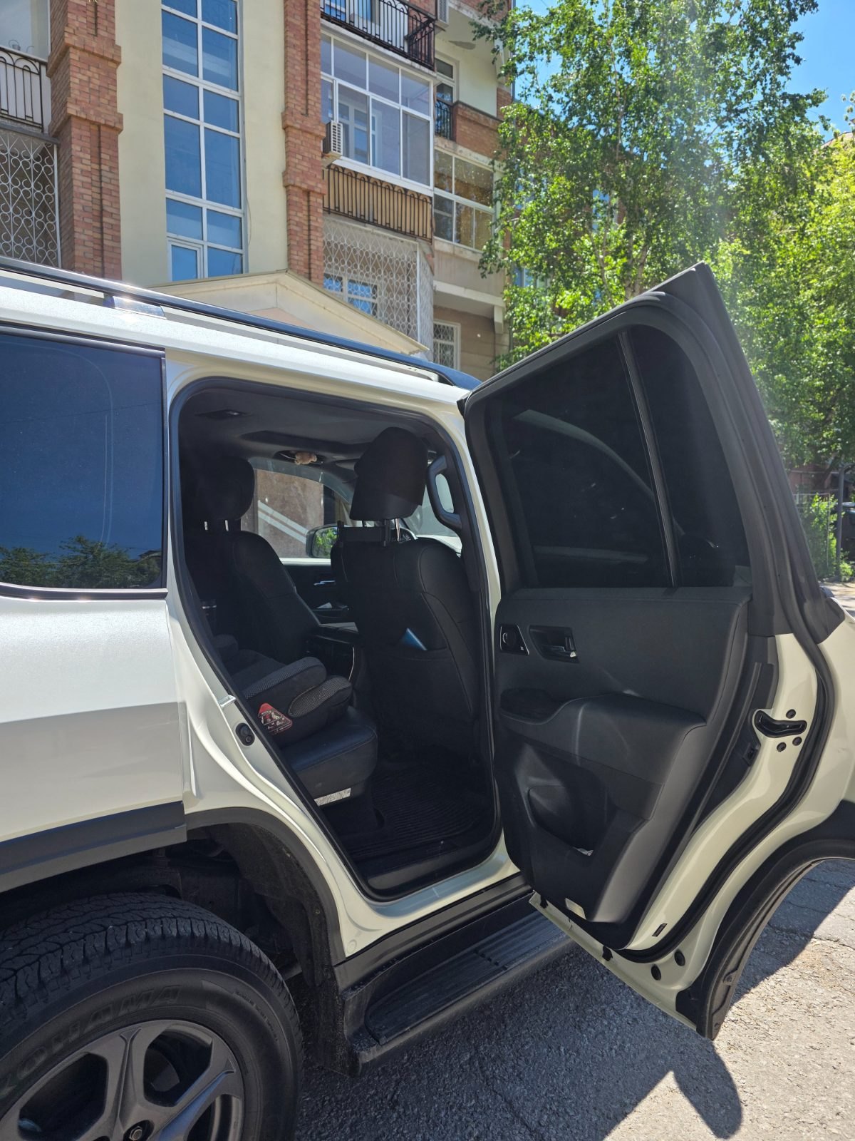 Toyota Land Cruiser 300 — фото 16