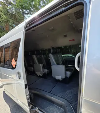 Toyota Hiace — фото 3