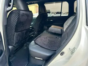 Toyota Land Cruiser 300 — фото 10