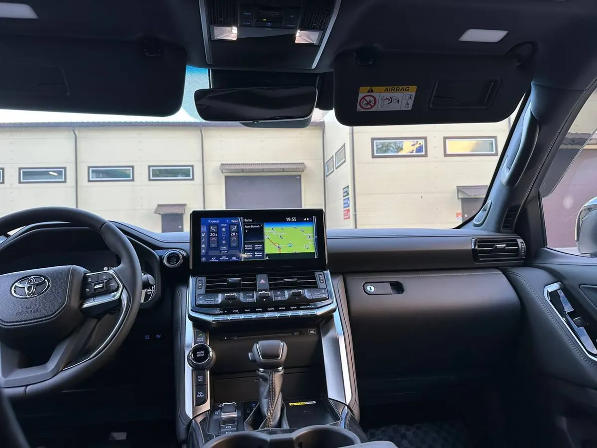 Toyota Land Cruiser 300 — фото 3