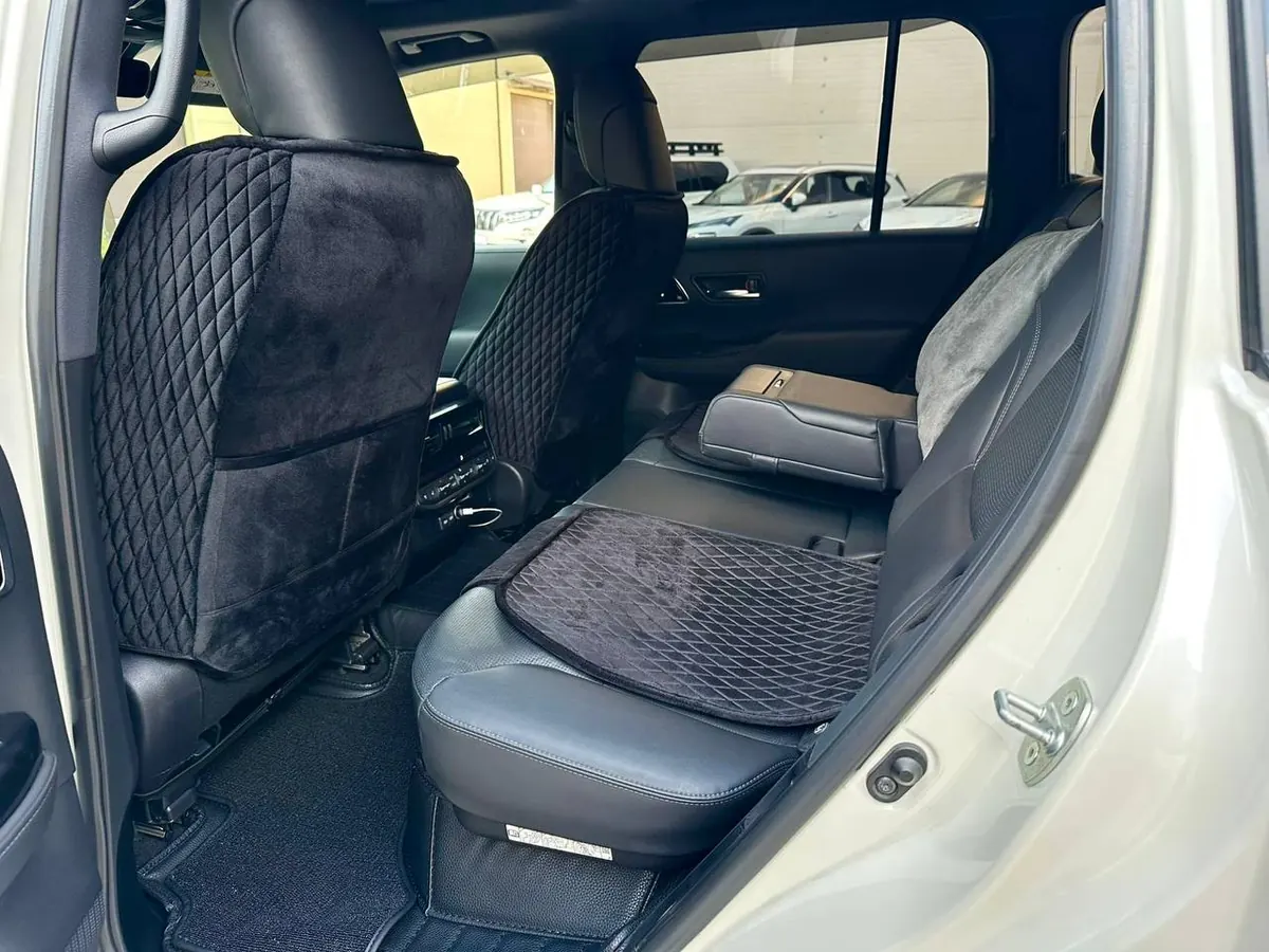 Toyota Land Cruiser 300 — фото 10