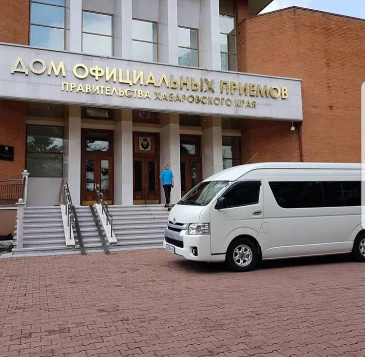 Toyota Hiace — фото 1
