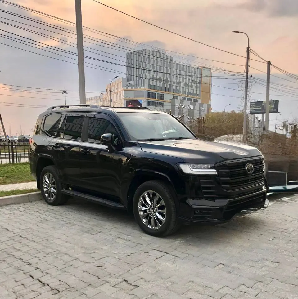 Toyota Land Cruiser 300 — фото 2