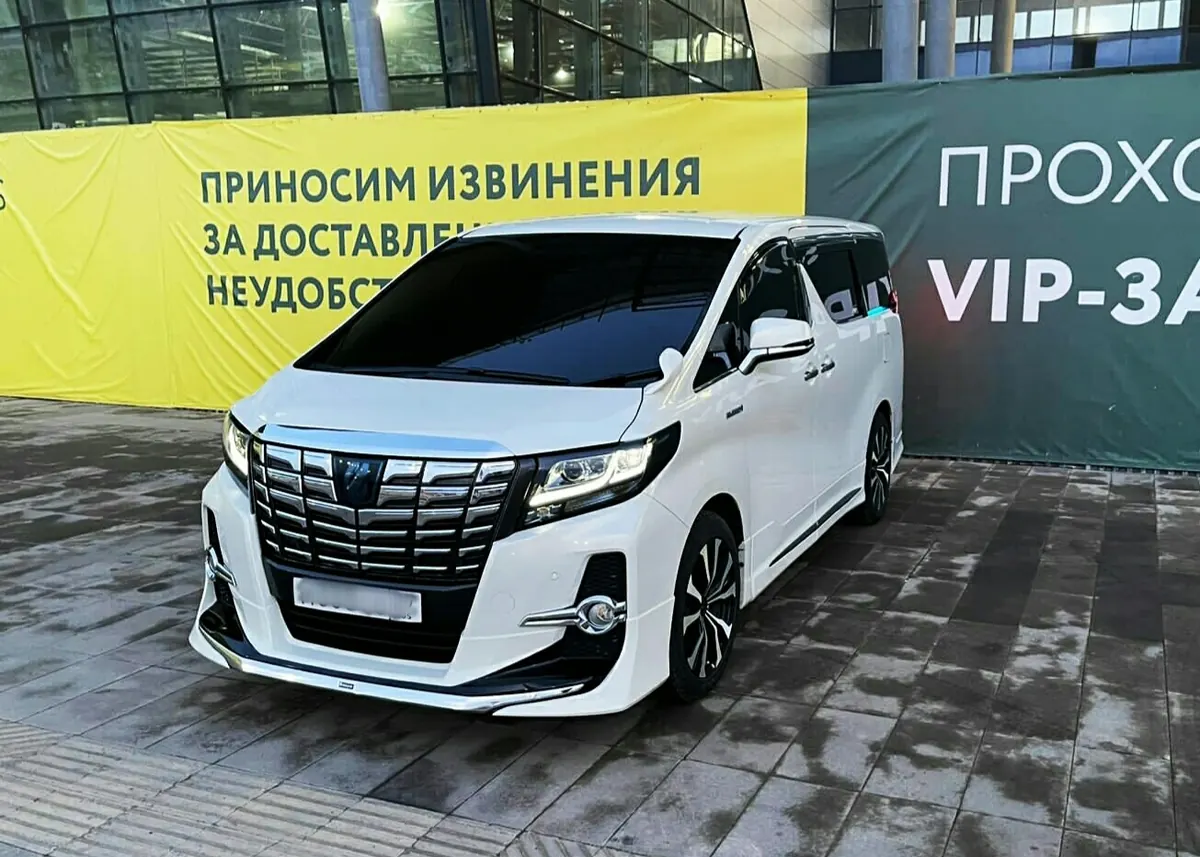 Toyota Alphard — фото 15