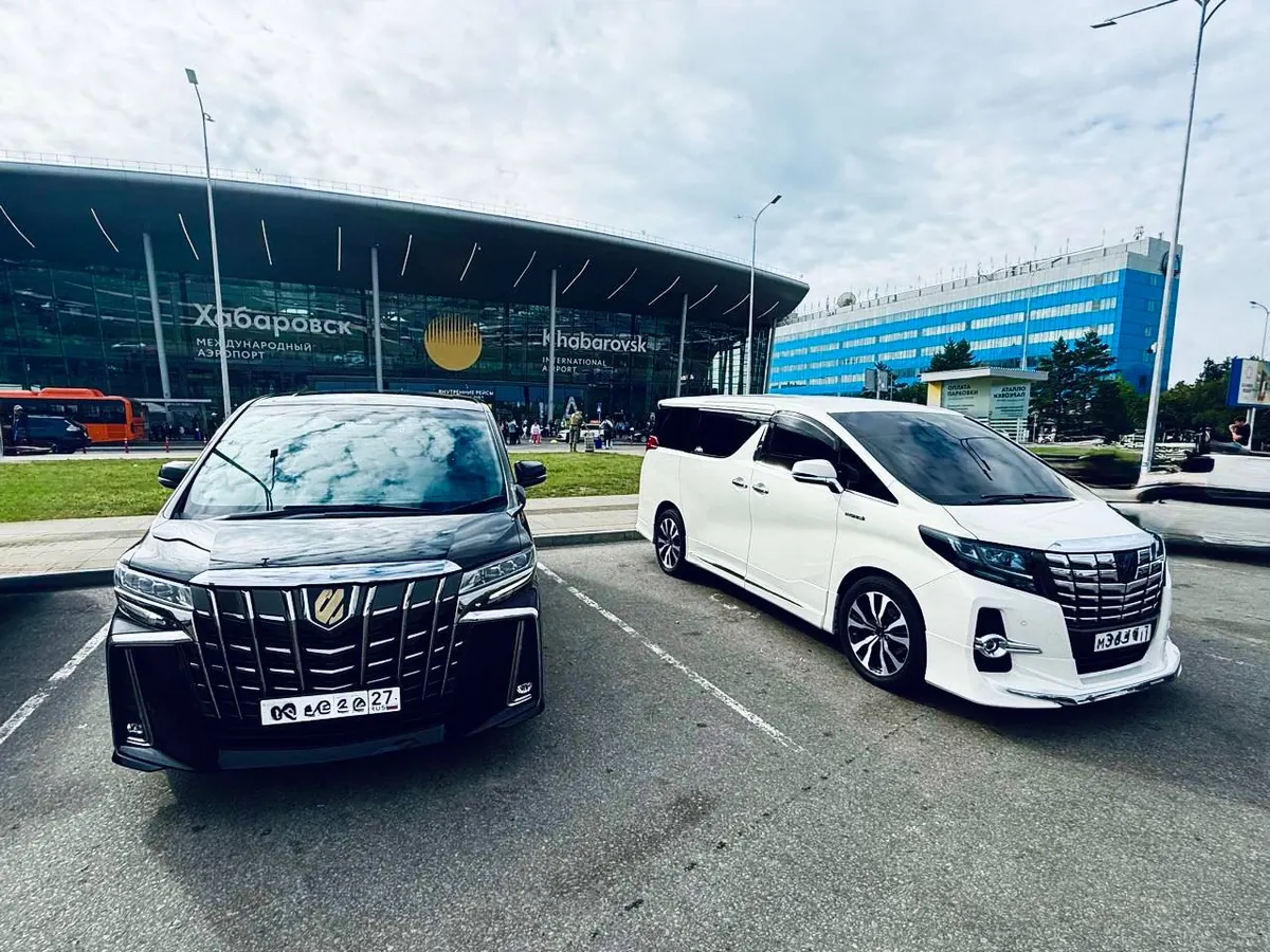 Toyota Alphard — фото 3
