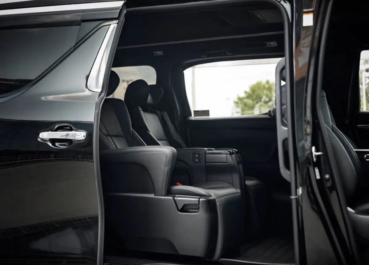 Toyota Alphard — фото 8