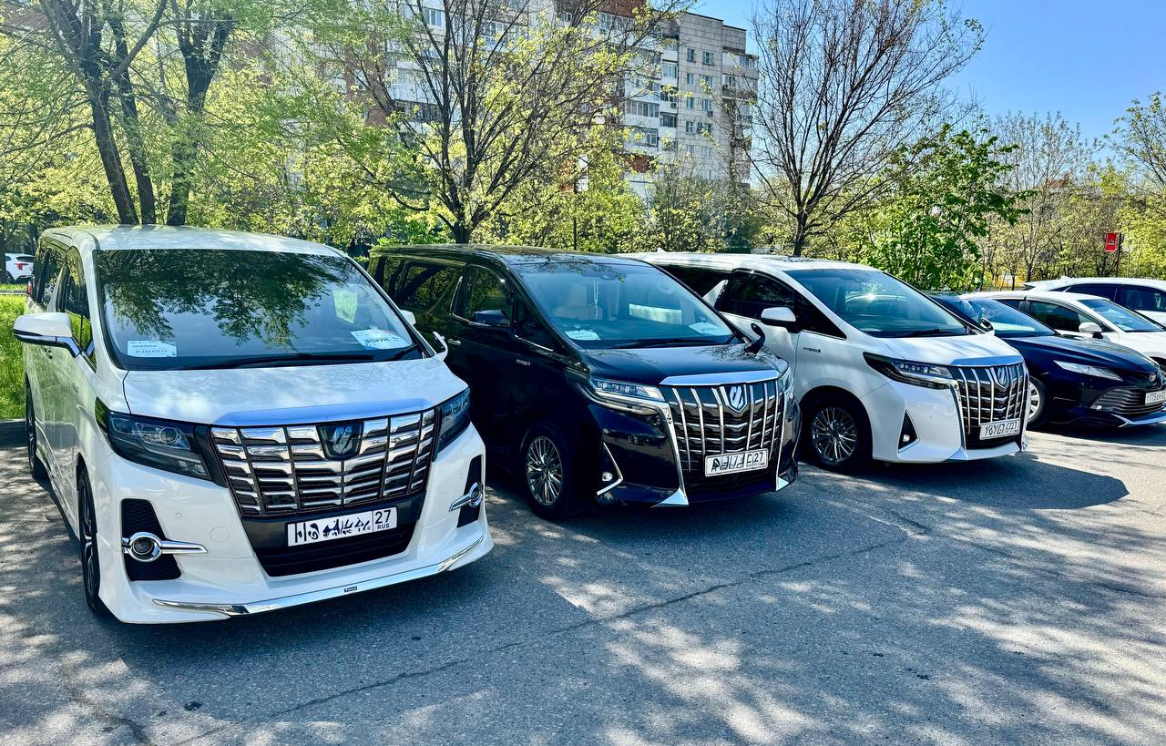 Toyota Alphard — фото 2
