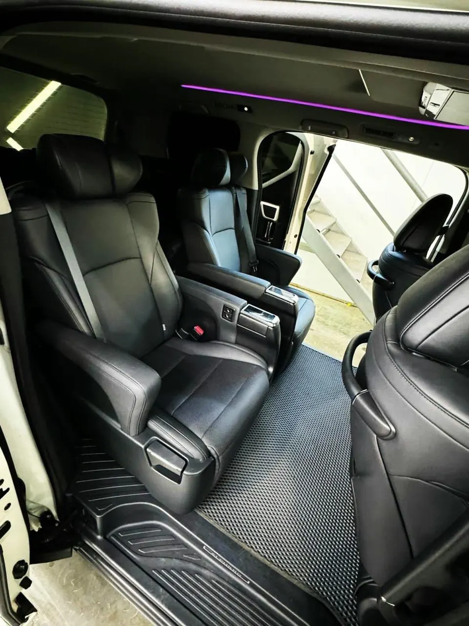 Toyota Alphard — фото 12